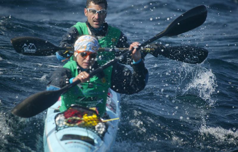Karine Baillet et la team wilsa lors d'une seccion de kayak de mer en Ecosse